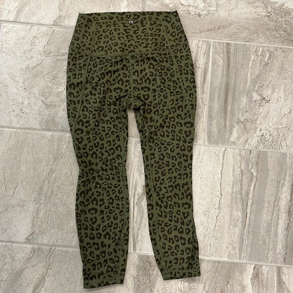 Gap Fit Sculpt Revolution Leggings. Cheetah print.
